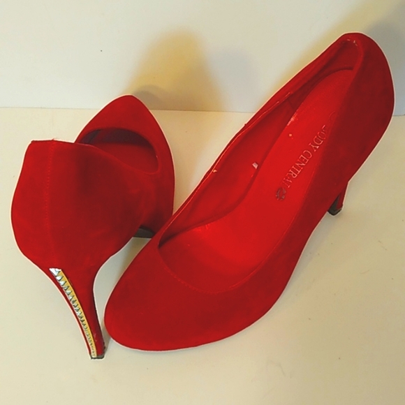 Body Center Heels Shoes Women have a little Scratches are inside of heels. - Picture 11 of 14